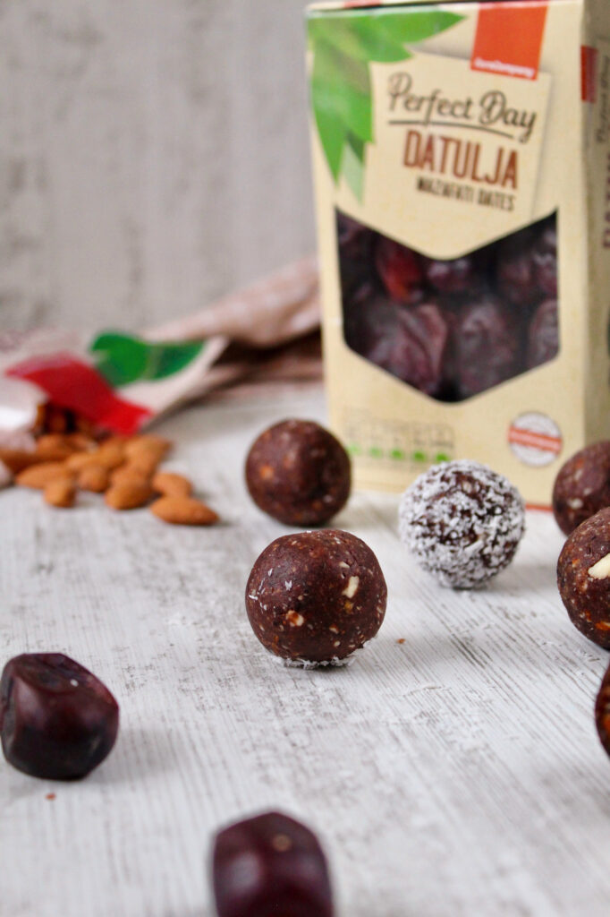 Kokos kuglice s datulama